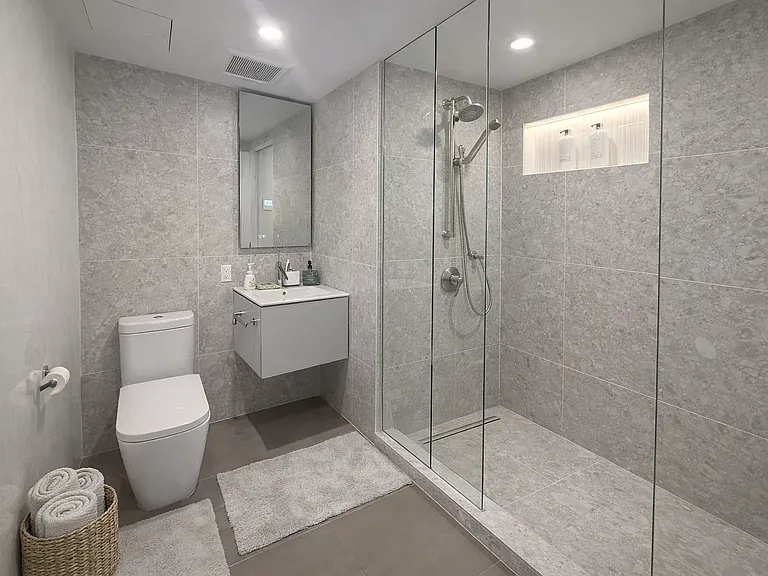 350 W 44th St #Penthouse 3 — Photo 11