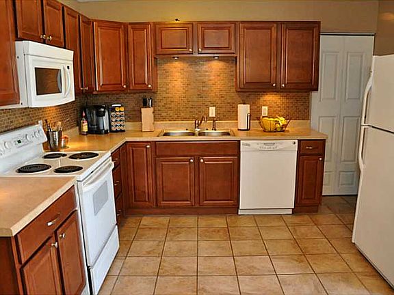 5th image of 1506 Amesbury Ct
