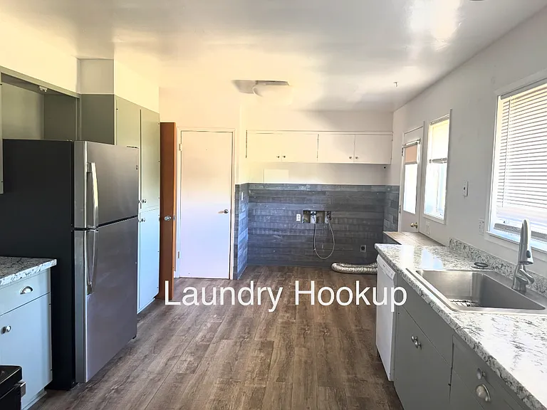 5230 NE Laurel Dr — Photo 6