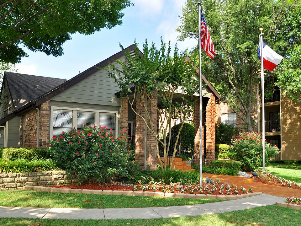 Hilton Head Apartments Clubhouse Exterior