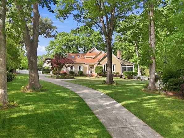 2504 Whippletree Dr, Raleigh, NC 27603