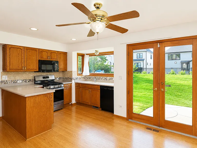 706 N Point Dr — Photo 12