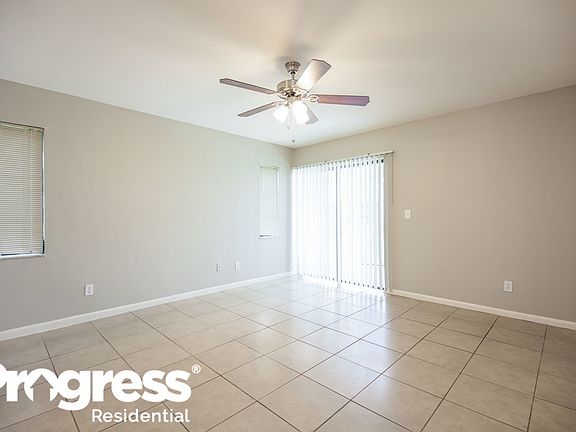3rd image of 504 SE 17th Pl