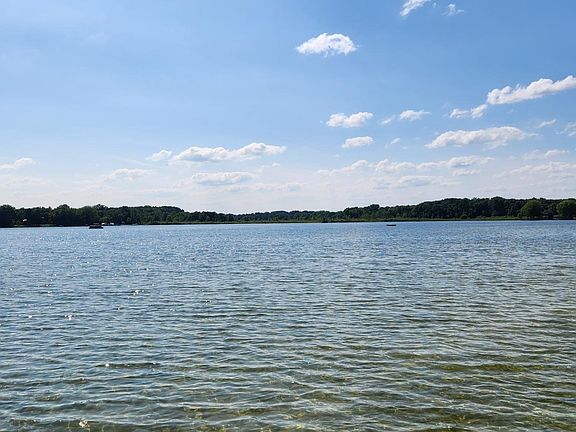 Water access to Bass Lake