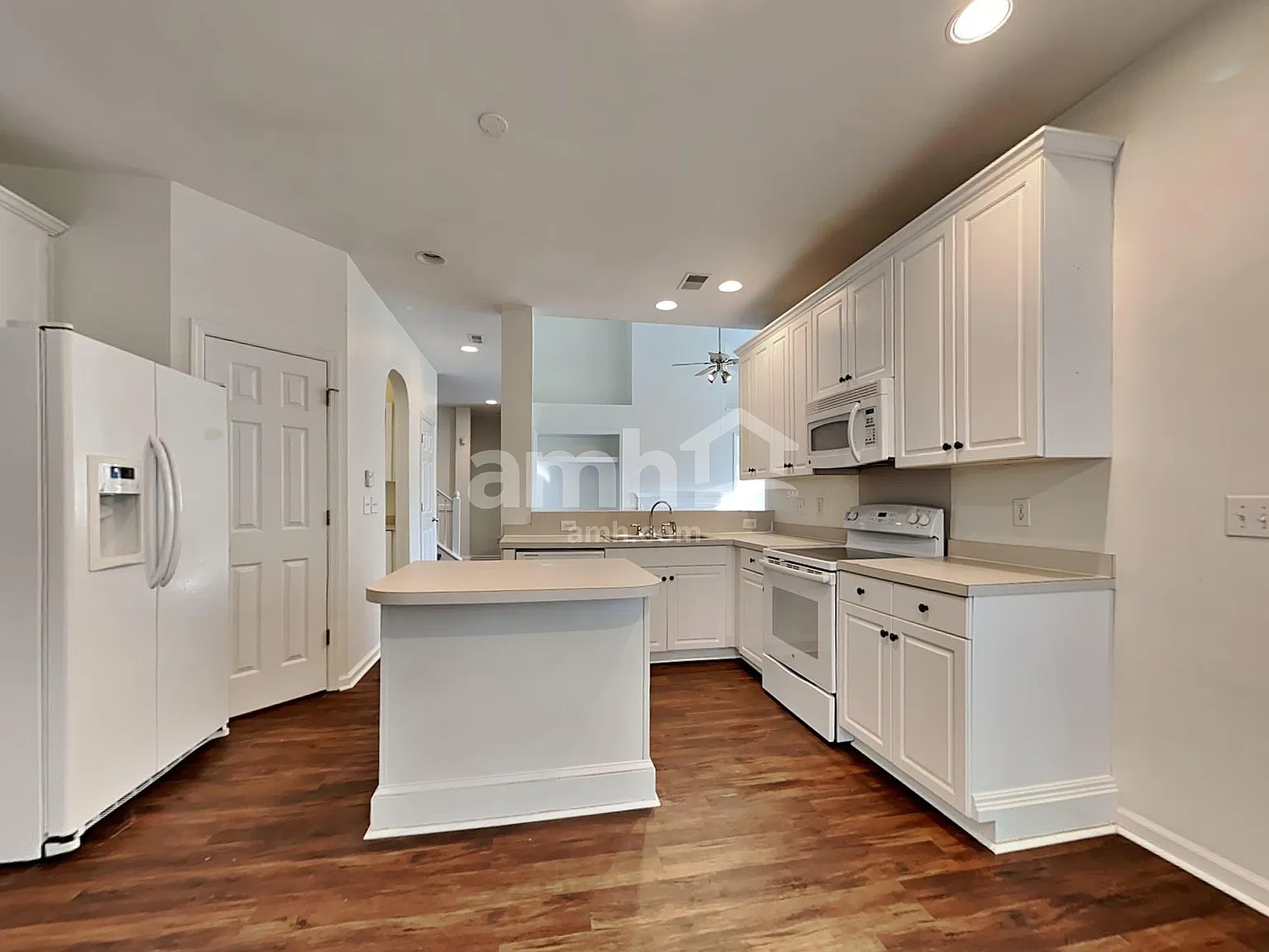 4 bed, 3.5 bath, 2784 sqft, $4,175 — Photo 3