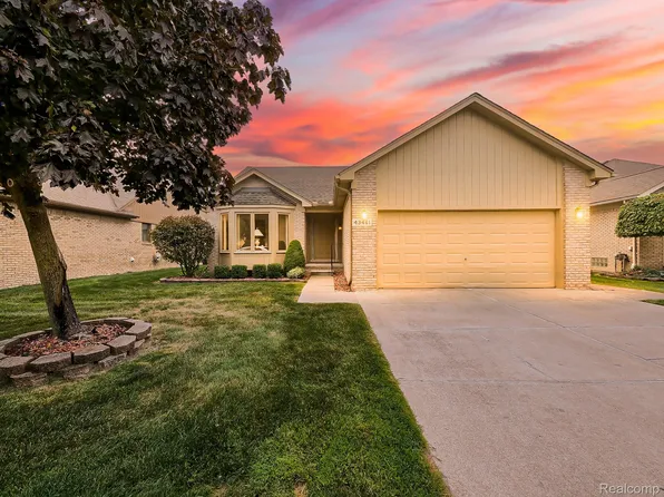 43461 Pointe Dr, Clinton Township, MI 48038