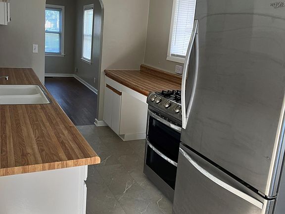 4th image of 3206 N El Vista Ave