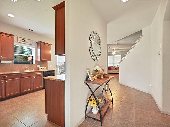 4th image of 5903 Carpenters Hollow Ct