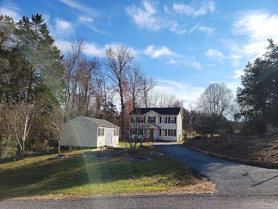 1st image of 302 Ellis Dr