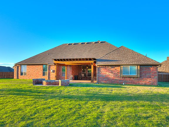 3rd image of 14801 Trumball Cir