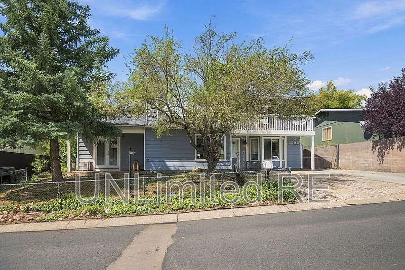 3 bed, 2.0 bath, 1900 sqft, $2,600 — Photo 2