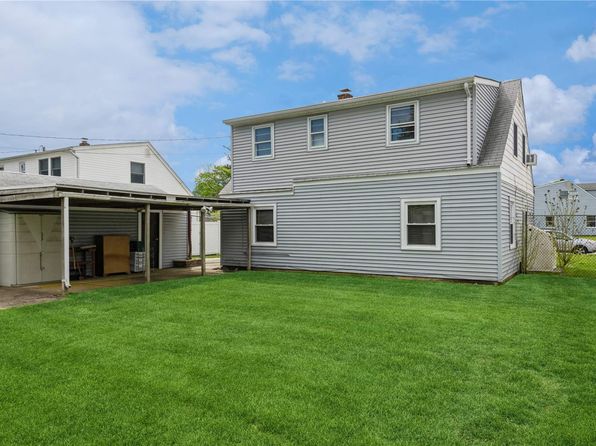 25 Silver Lane, Levittown, NY 11756