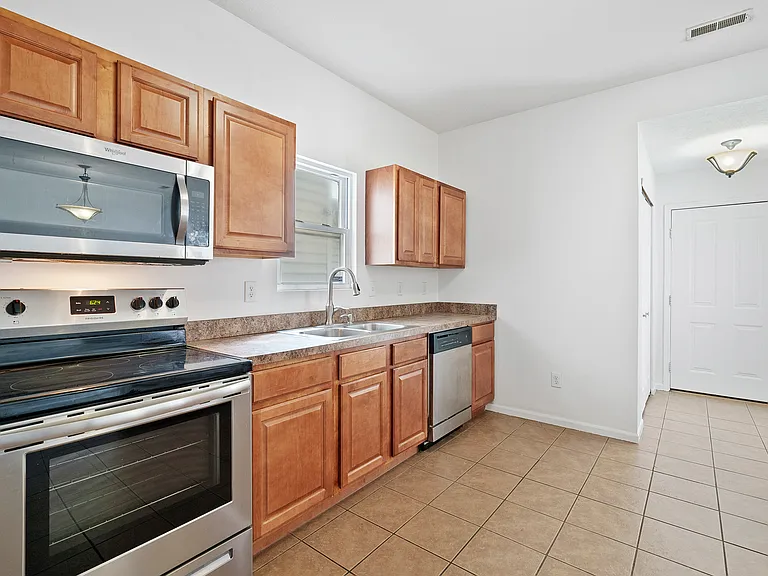 4035 Redroyal Ave — Photo 16