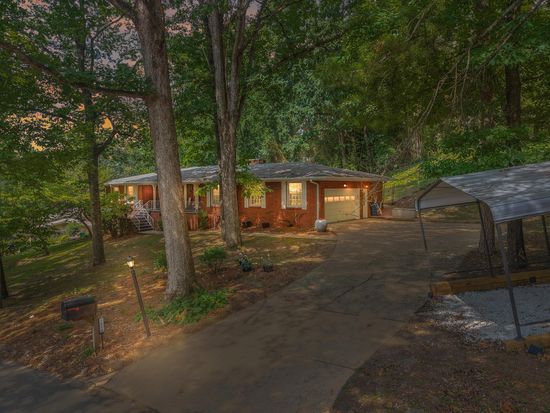 1059 Balmoral Dr, Signal Mountain, TN 37377