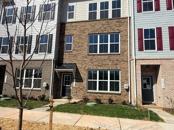 10165 Queens Way, Manassas, VA 20110