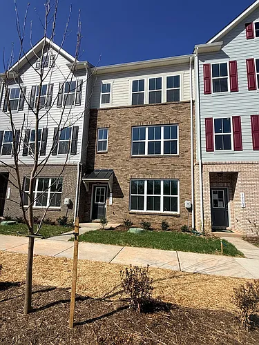 10165 Queens Way Photo 1