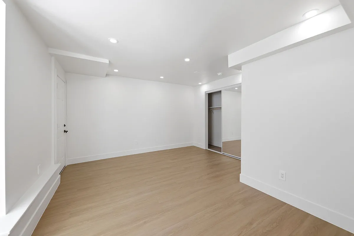 Building Photo - 994 Noe St