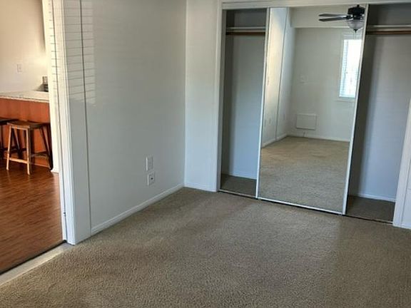 bedroom w/closet