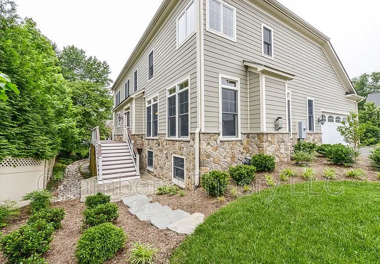 1840 Mamie Dyer Ln — Photo 36