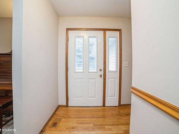 3rd image of 2085 Valley Creek Dr