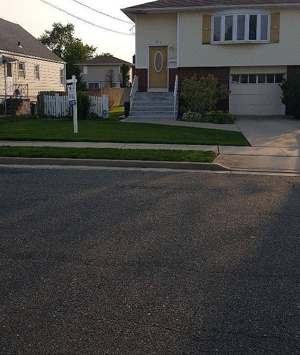 1st image of 296 Roosevelt Ave
