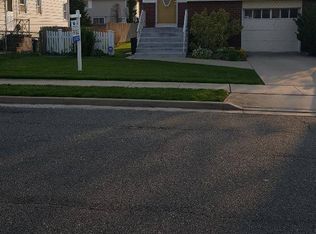 296 Roosevelt Ave, Freeport, NY 11520