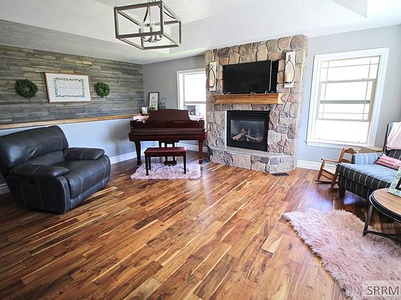 4th image of 4855 Greystone Ln