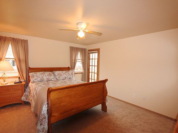 5th image of 6720 61st Pl NE