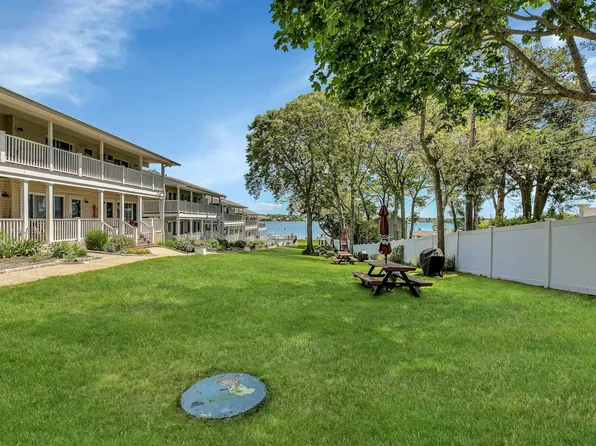 81 West Tiana Road #b5, Hampton Bays, NY 11946