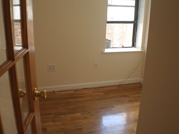 2nd image of 622 E 11th St APT 23