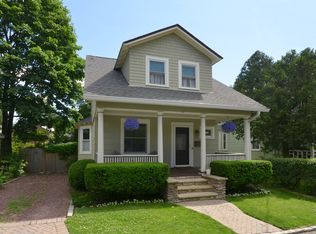 69 10th Ave, Sea Cliff, NY 11579