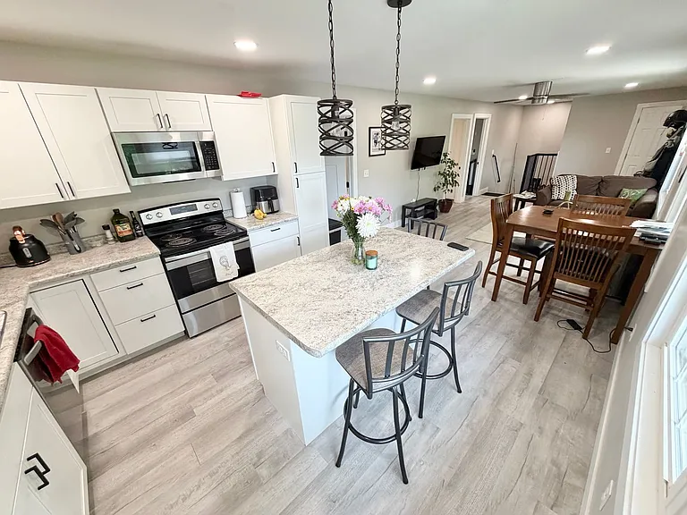 127 Station Rd — Photo 1
