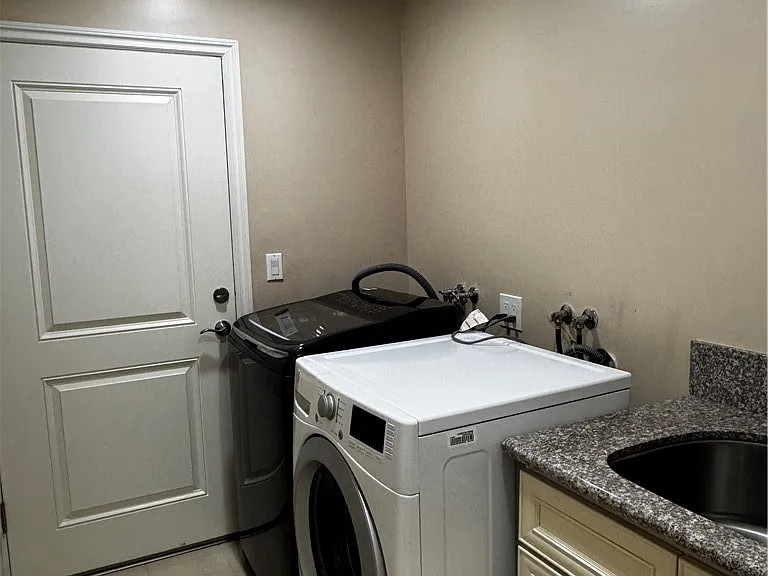 330 S Alhambra Ave — Photo 18