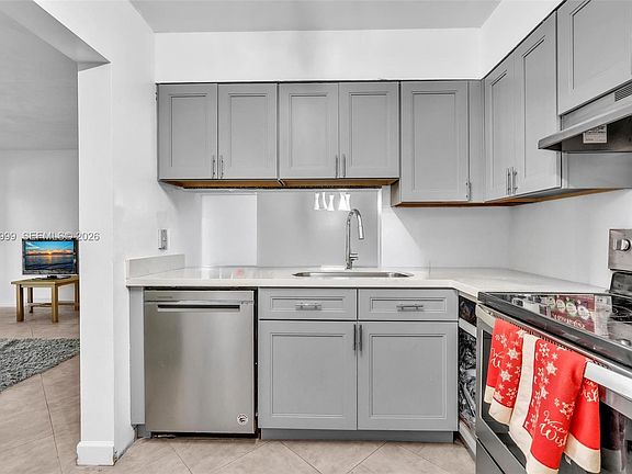 5th image of 3021 N Oakland Forest Dr APT 208
