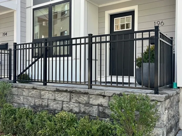 17-31 Charles Park Rd #196, West Roxbury, MA 02132