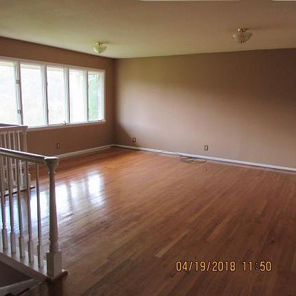 4th image of 300 Leona St