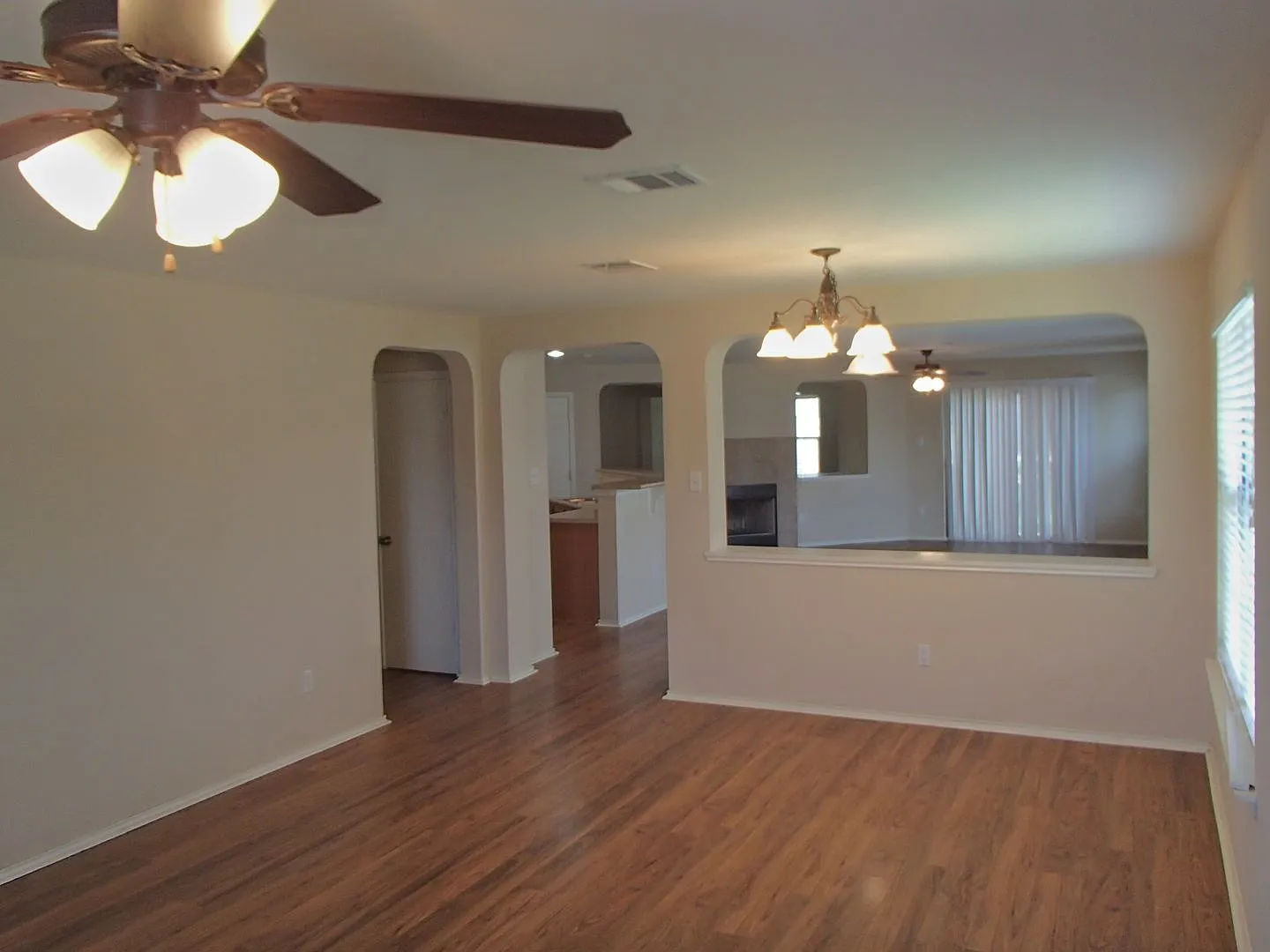 3 Bedroom 2 Bathroom Georgetown Home — Photo 4