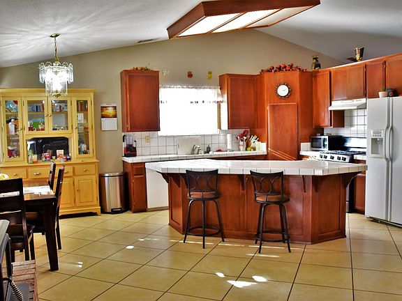 5th image of 15371 Live Oak St