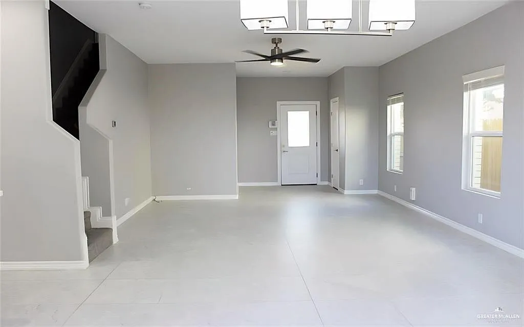 3 bed, 2.5 bath, 2172 sqft, $2,150 — Photo 4