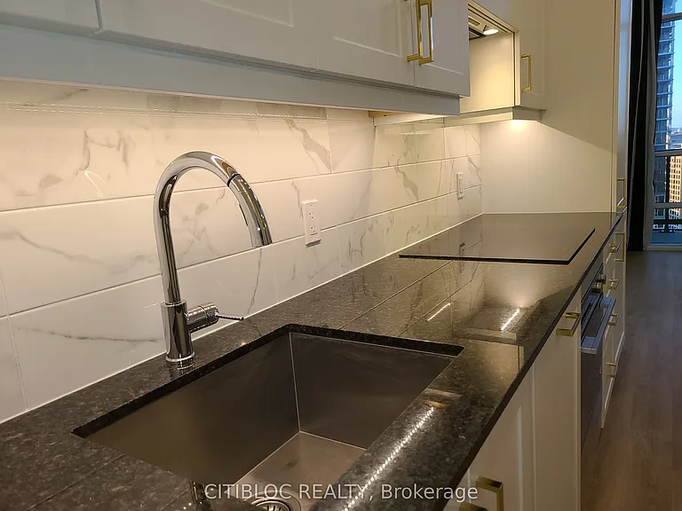 9085 Jane St #Penthouse 3 — Photo 8