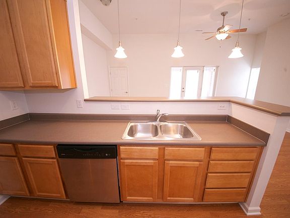 5th image of 655 E 24th St