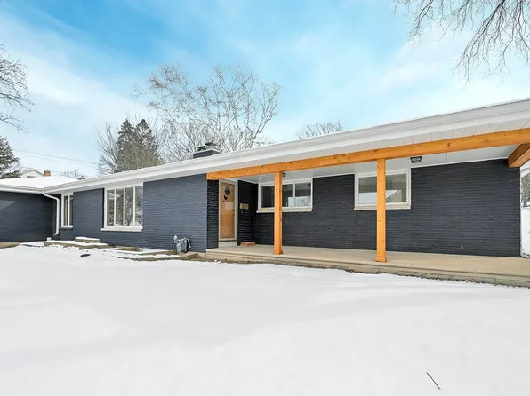 226 Warren Ct, Green Bay, WI 54301