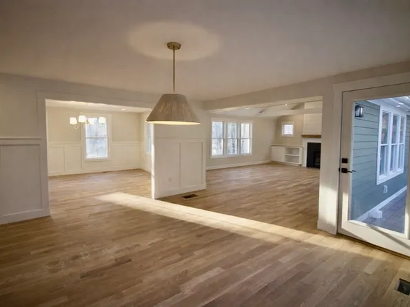 10 Popes Ln, Hingham, MA 02043