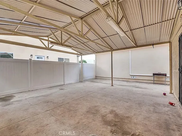 6742 Radford Ave — Photo 20
