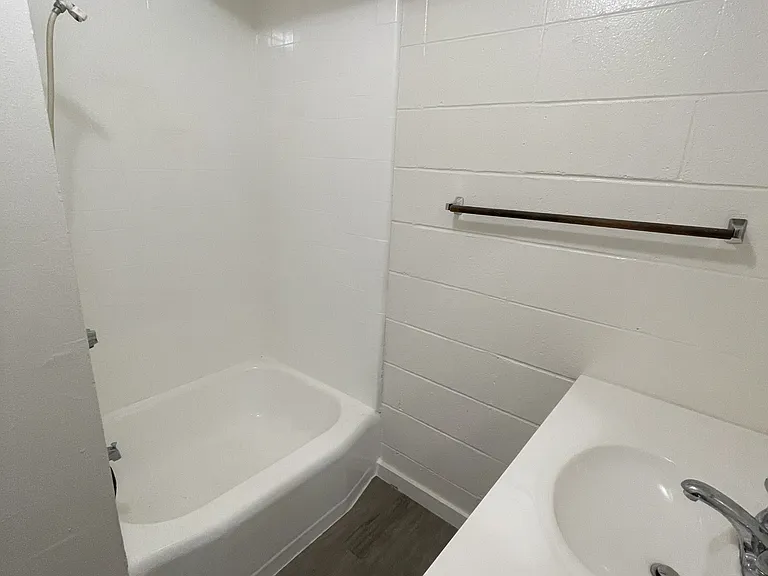 1315 N School St #9 — Photo 6