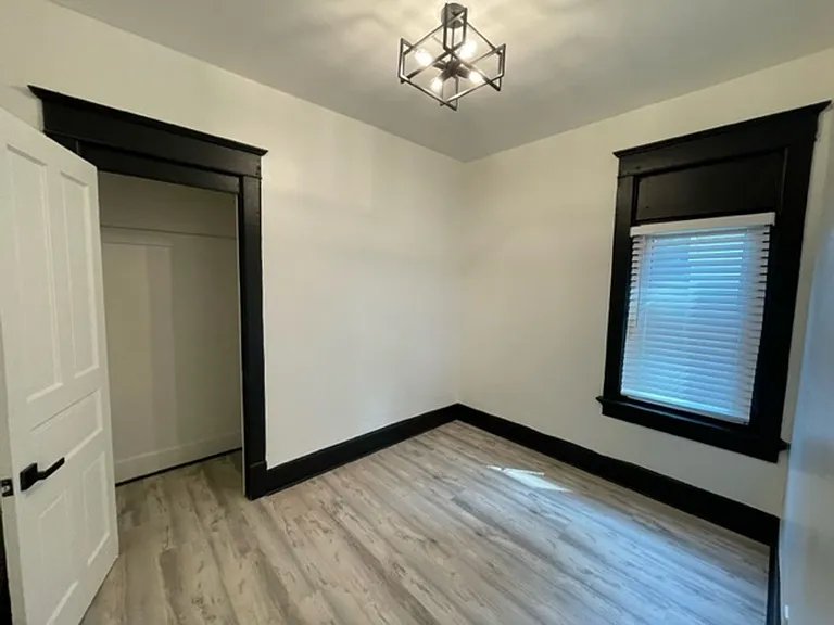 633 W Chambers St — Photo 2