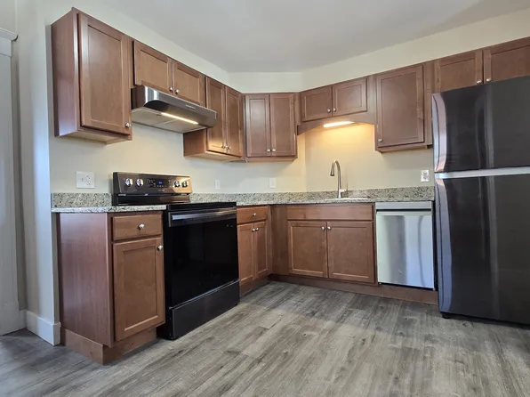 39 W School St #B, Westfield, MA 01085