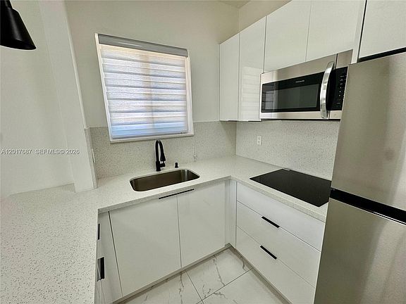 3rd image of 421 NW 13th Ave APT A