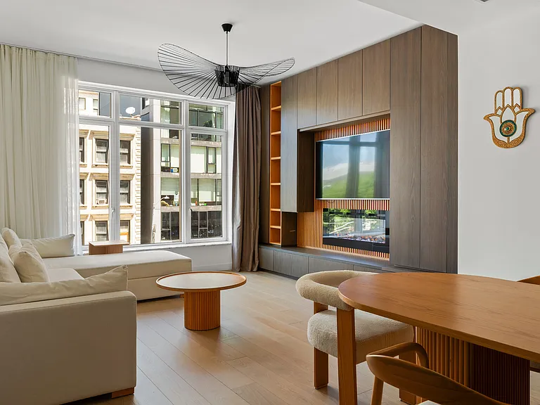 555 W 22nd St #4BW — Photo 1