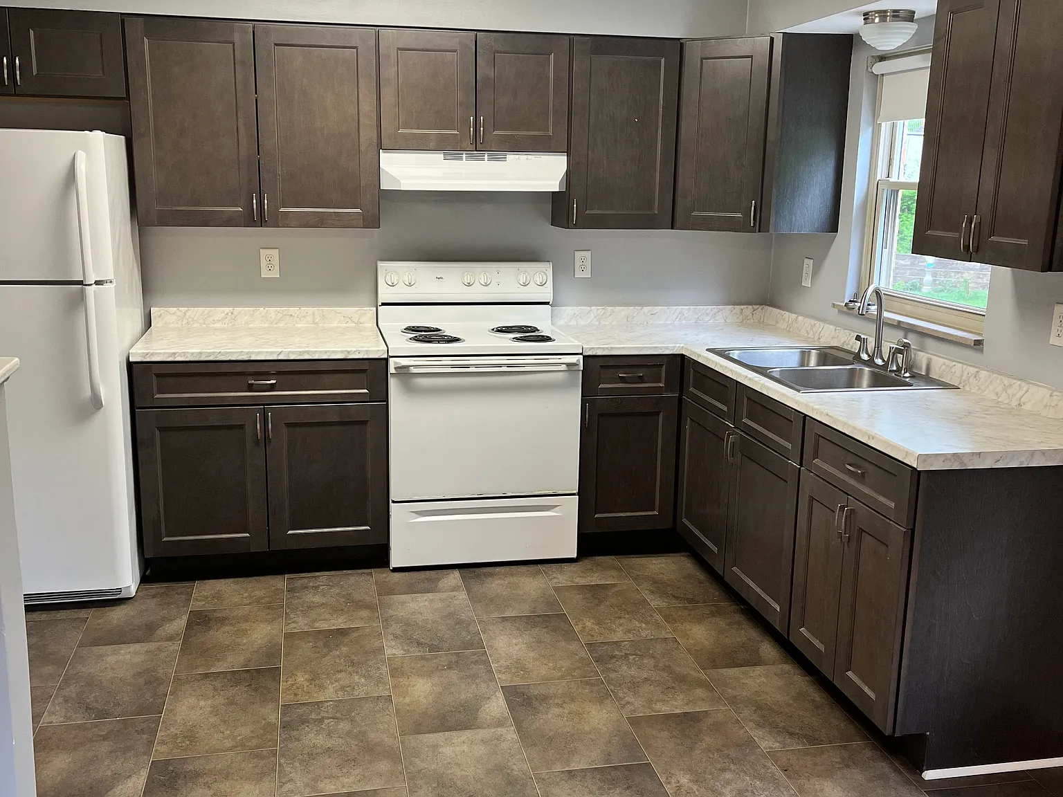 2 bed, 1024 sqft, $1,400 — Photo 2